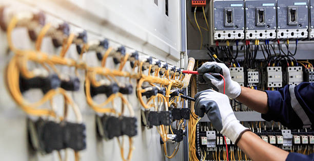 Professional Electrician technician working in Berkeley, IL